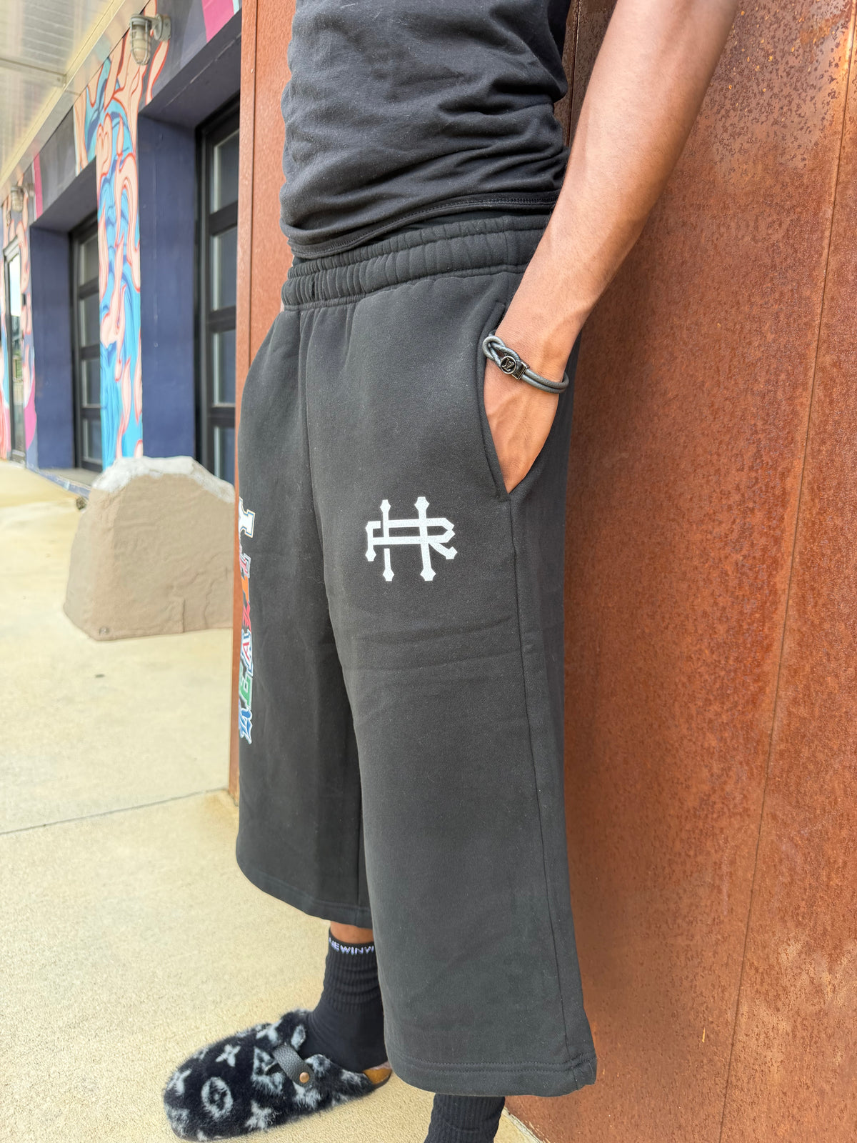 "Dreams to Reality" Three-quarter Sweatpants